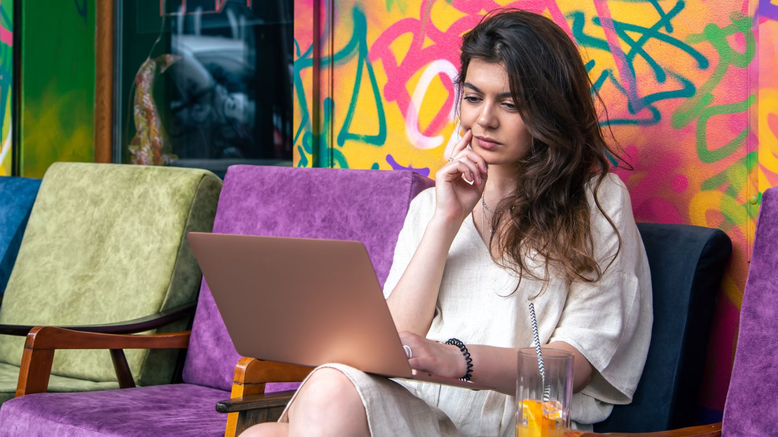 कई उपयोगकर्ताओं के लिए, AI एक निजी साउंडिंग बोर्ड बन गया है।