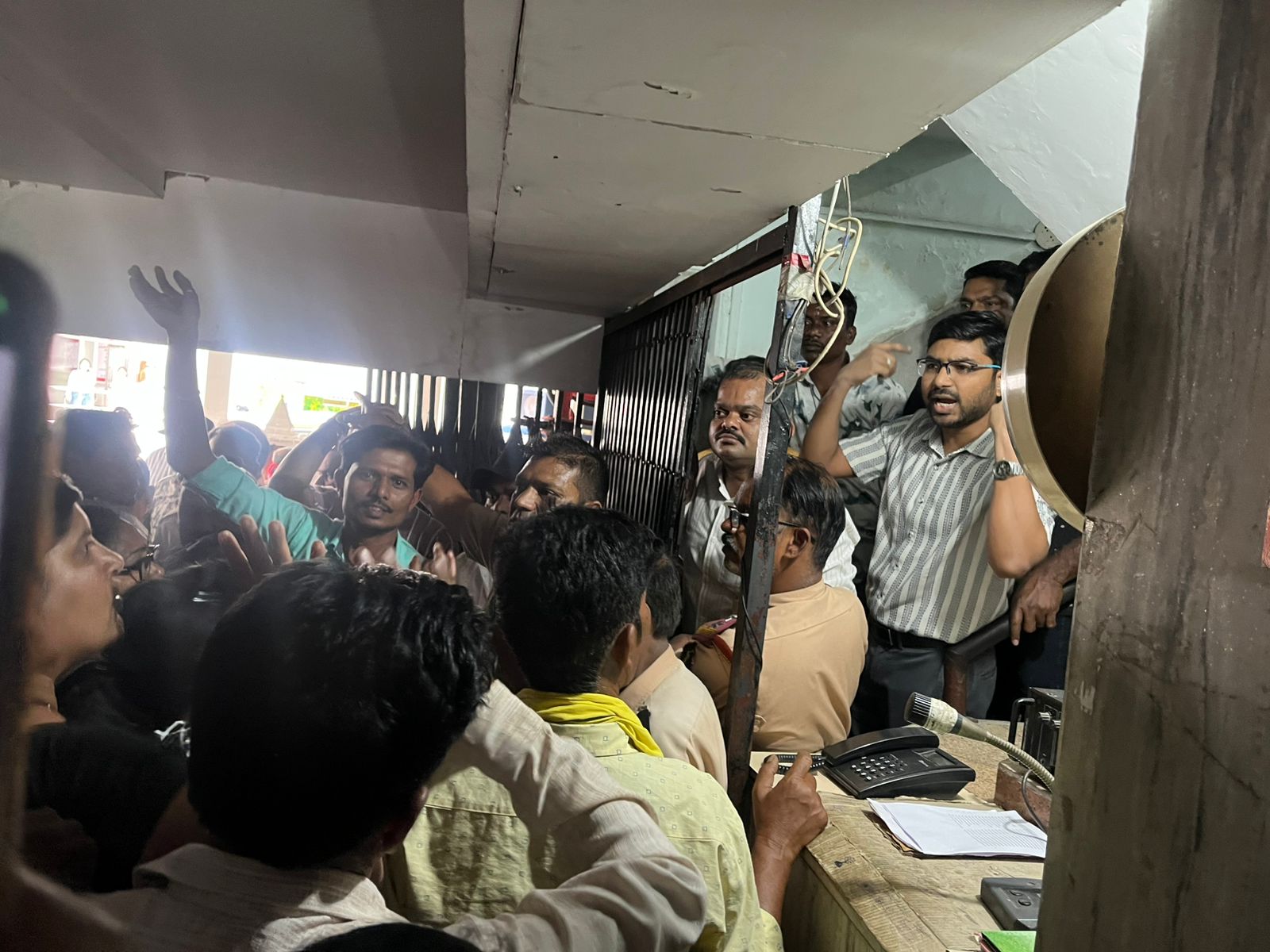  Families wait for a glimpse — or a body — after Nagpur blast