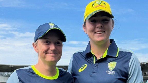 Alyssa Healy (left) poses with Lucy Hamilton after presenting her a debutant's cap ahead of the third Women's ODI.