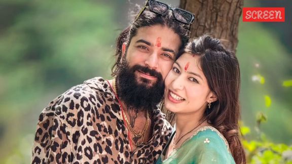 Anurag Dobhal's wife Ritika visits him at the hospital