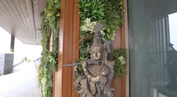 सनी लियोन के घर का दौरा