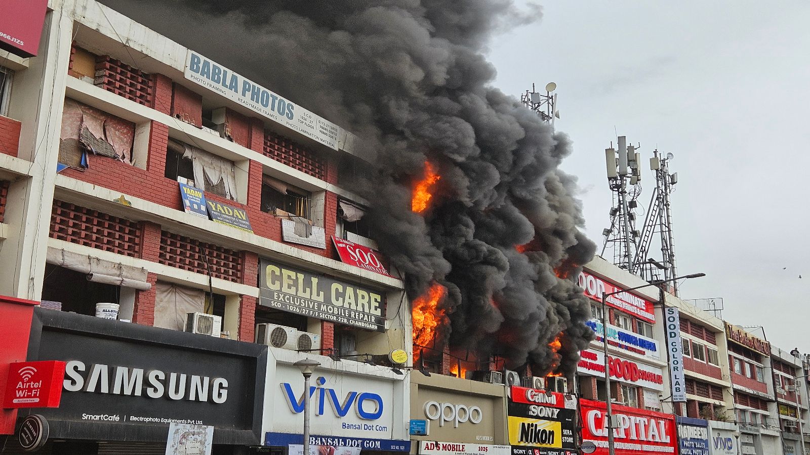 Fire engulfs phone market in Chandigarh Sector 22; losses worth lakhs of rupees