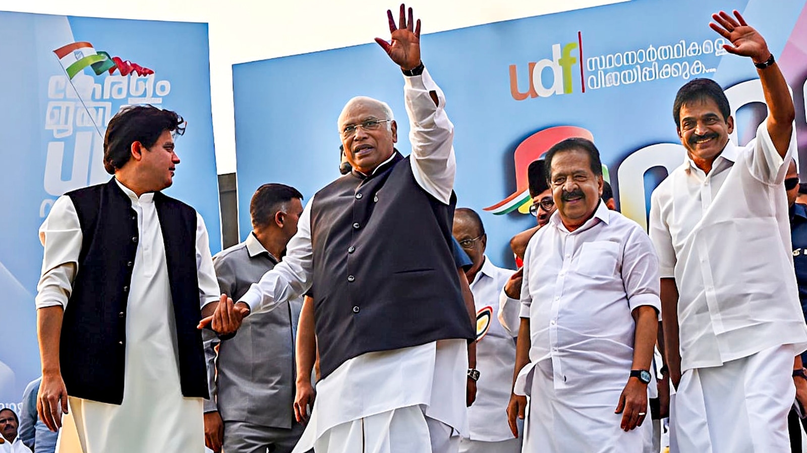 In Kerala, Kharge, Rahul allege secret deal between CPIM, BJP