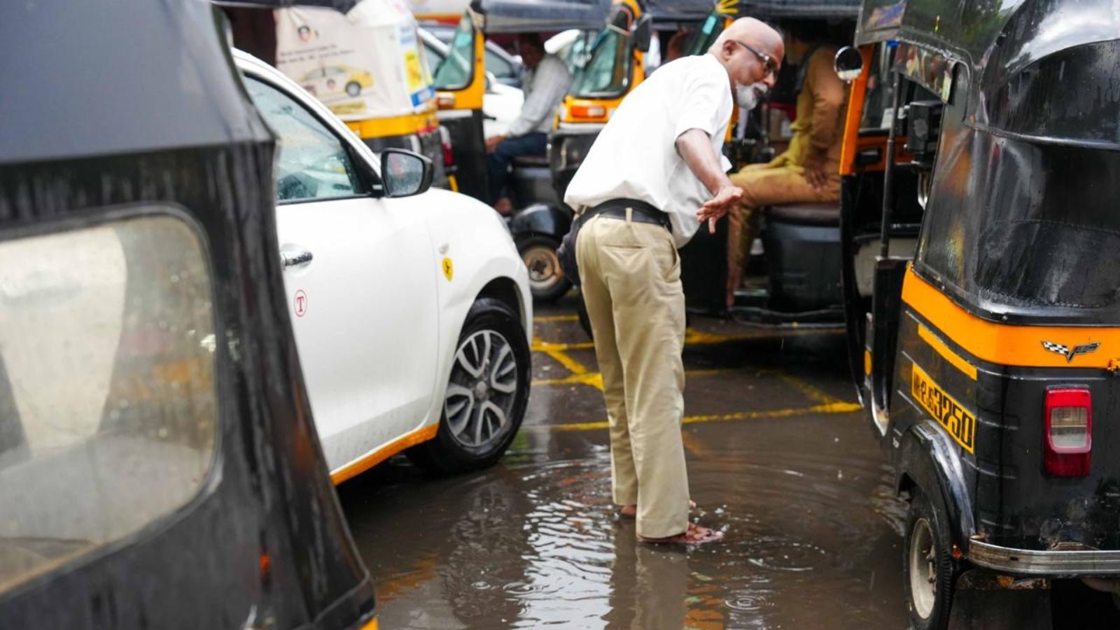 Water logging, falling trees throw Pune traffic out of gear