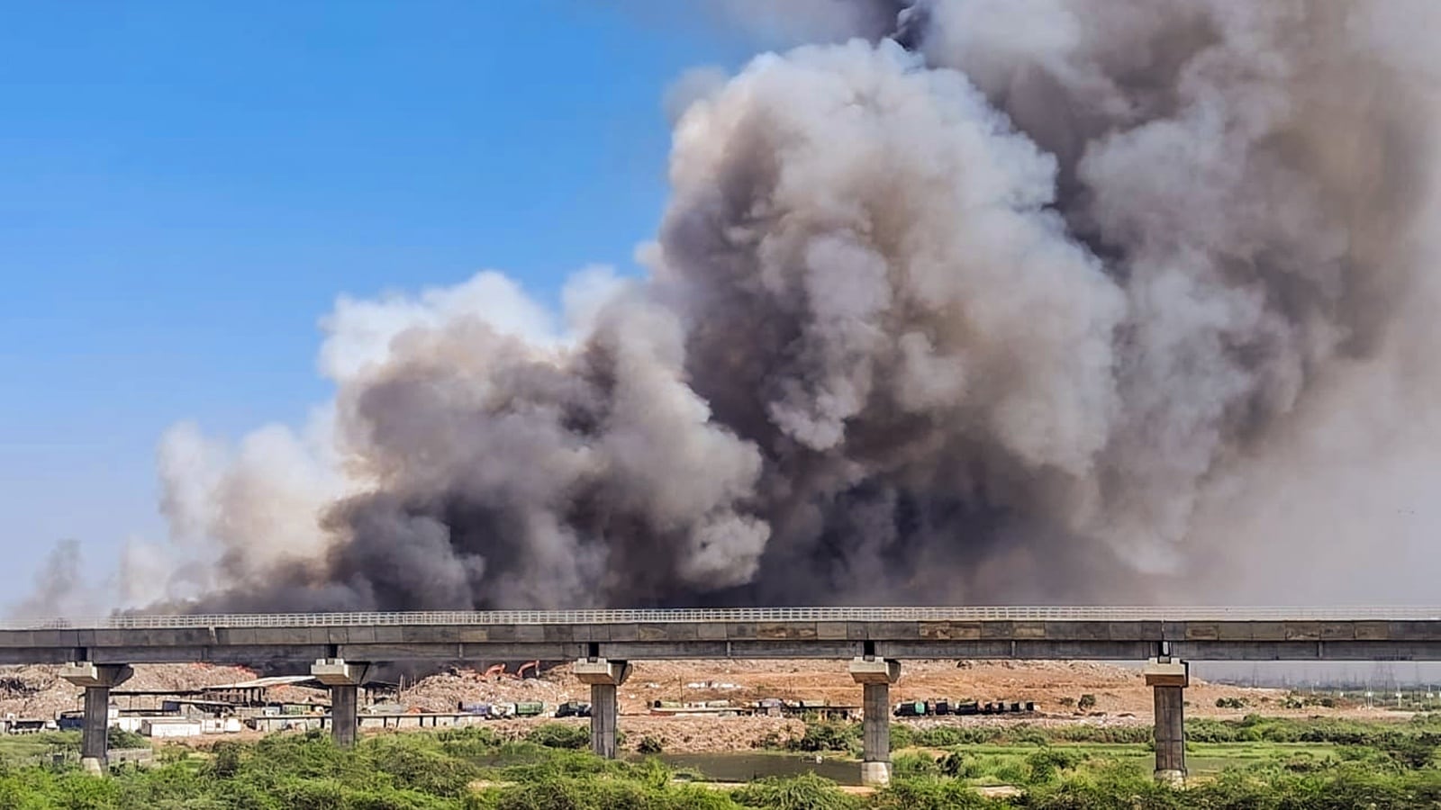 Fire at garbage disposal site in Surat