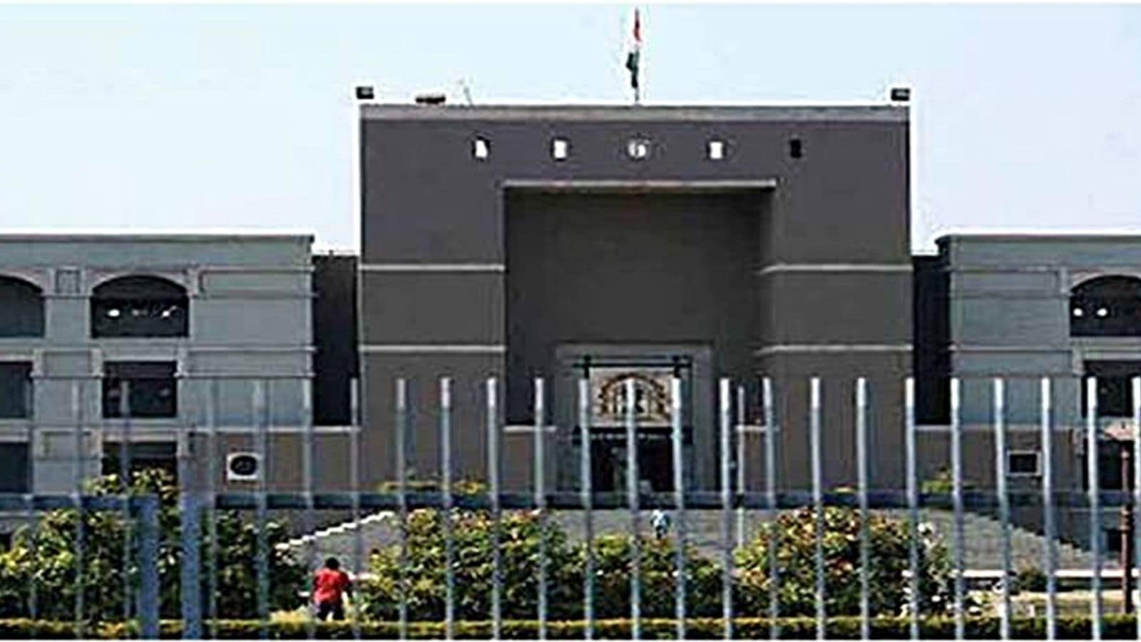 ‘Harsh and obdurate approach’: Gujarat HC quashes ‘insensitive’ family court order on child custody and access