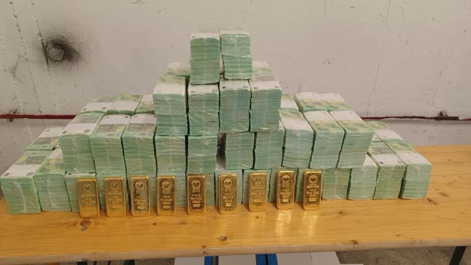 Hungary seizes $80 million cash, gold shipment from Ukrainian convoy, detains 7