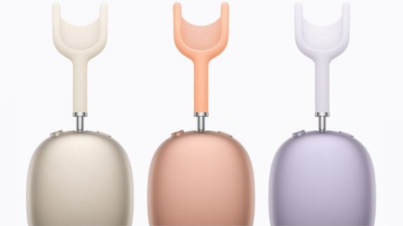 The biggest upgrade in the AirPods Max 2 is under the hood. Apple has replaced the older H1 chip with the newer H2 chip, which they claim brings noticeable improvements in audio processing. (Image: Apple)