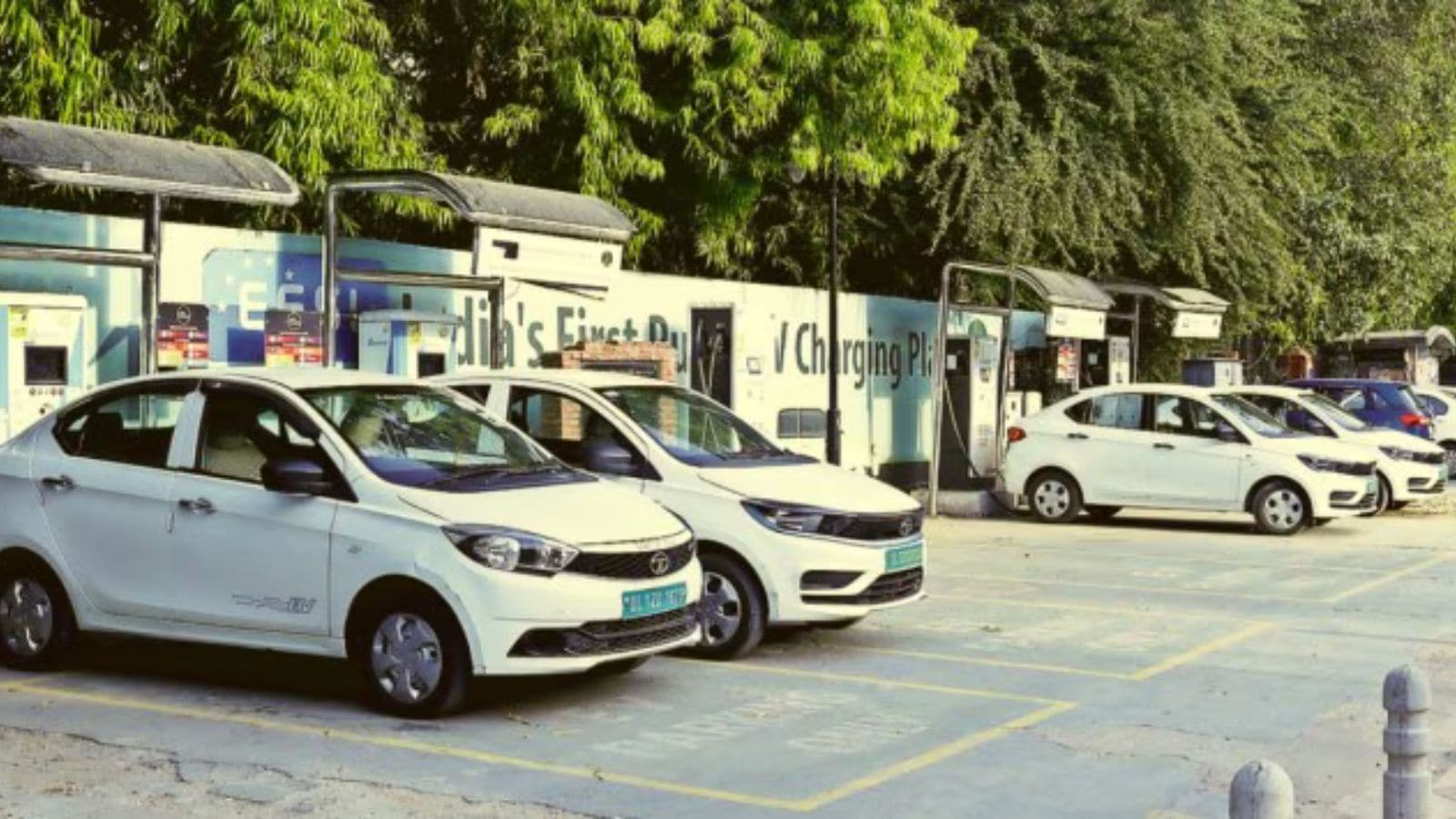 Delhi Govt may ask automakers to set up EV charging infra at showrooms
