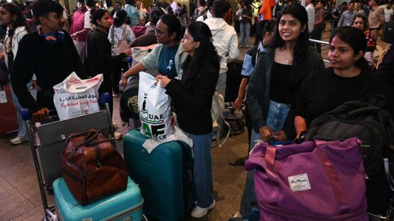 Indian return home form Gulf