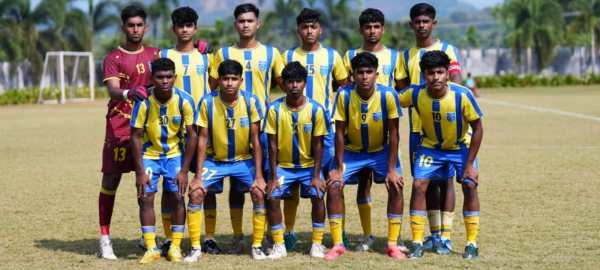 Raja Chaibasa, Raja Chaibasa, Kerala government, Kerala, Thalassery, Chaibasa, Jharkhand, Indian express news, current affairsRaja Gope with his teammates. Express photo 