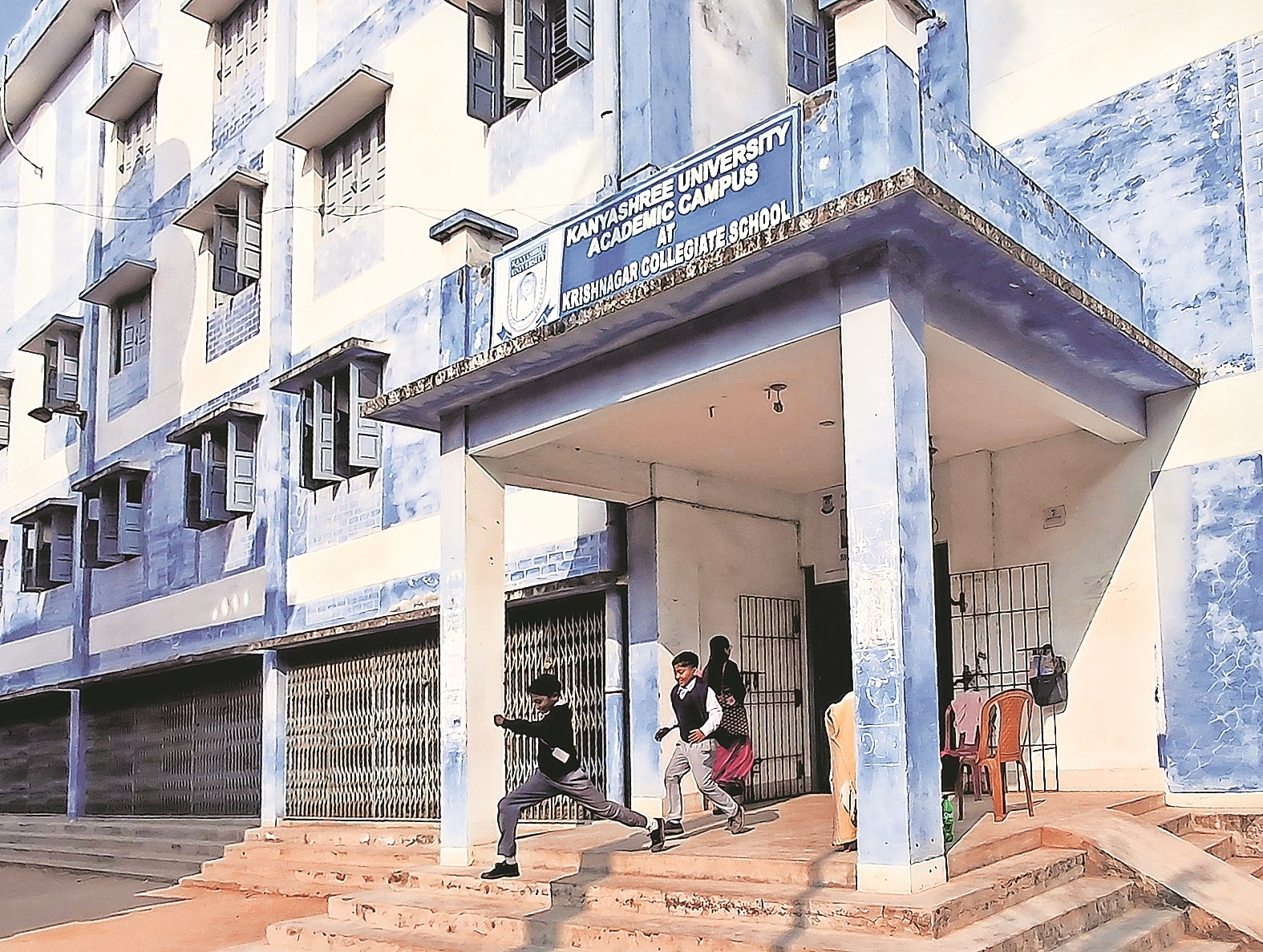 Inside Bengal's 'Dream' Universities: Classes in Temporary Sheds, No Regular Faculty, and Teachers Paid Just Rs 500 per class