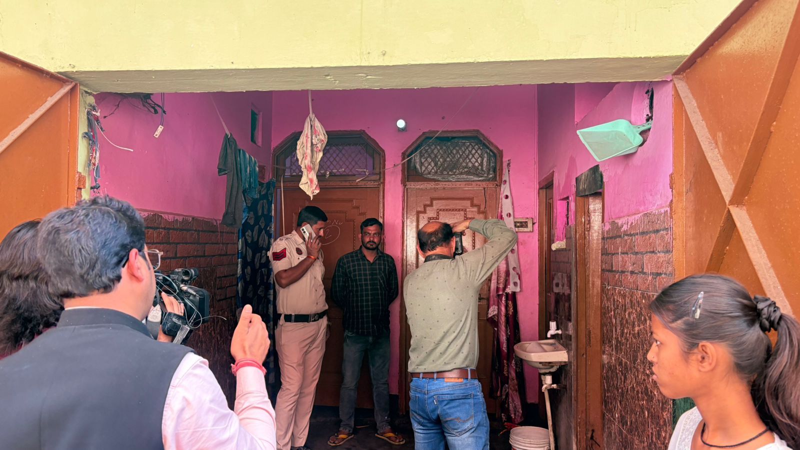 Delhi vegetable vendor murders wife and three children; tracked and arrested using 800 CCTV feeds and facial recognition