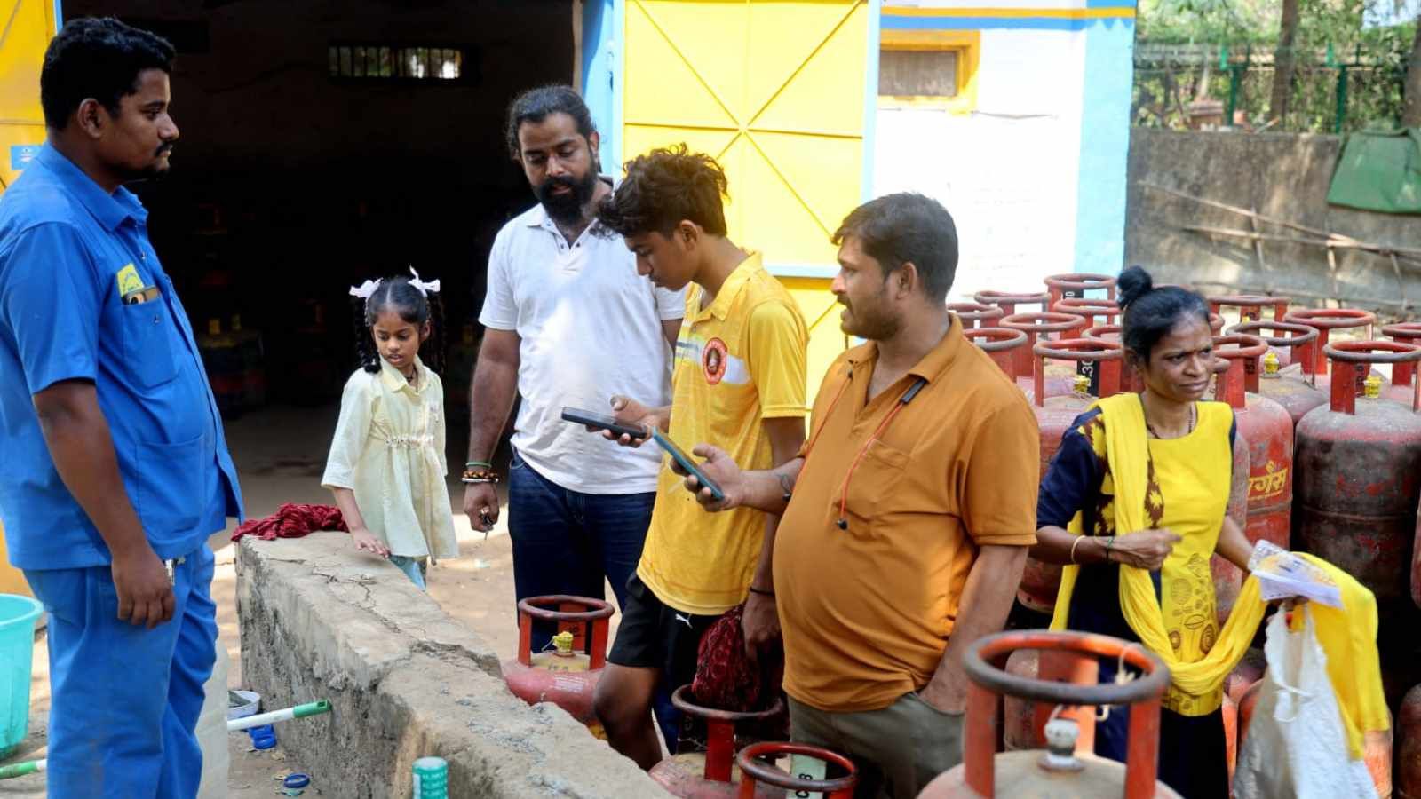 Shiv Bhojan Thali centres in Pune face shutdown over LPG shortage, pending dues
