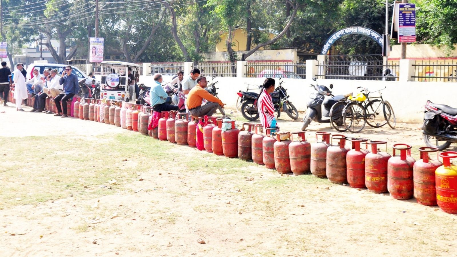 70-year-old man dies waiting in line for LPG cylinder in UP’s Farrukhabad