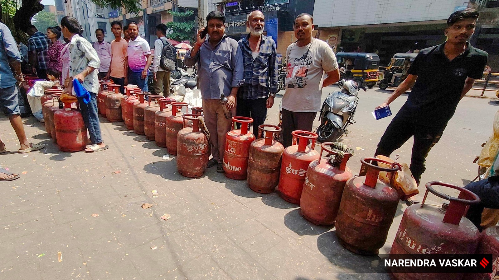Amid panic booking of LPG cylinders, Govt assures households; urges consumers to switch to piped gas where feasible