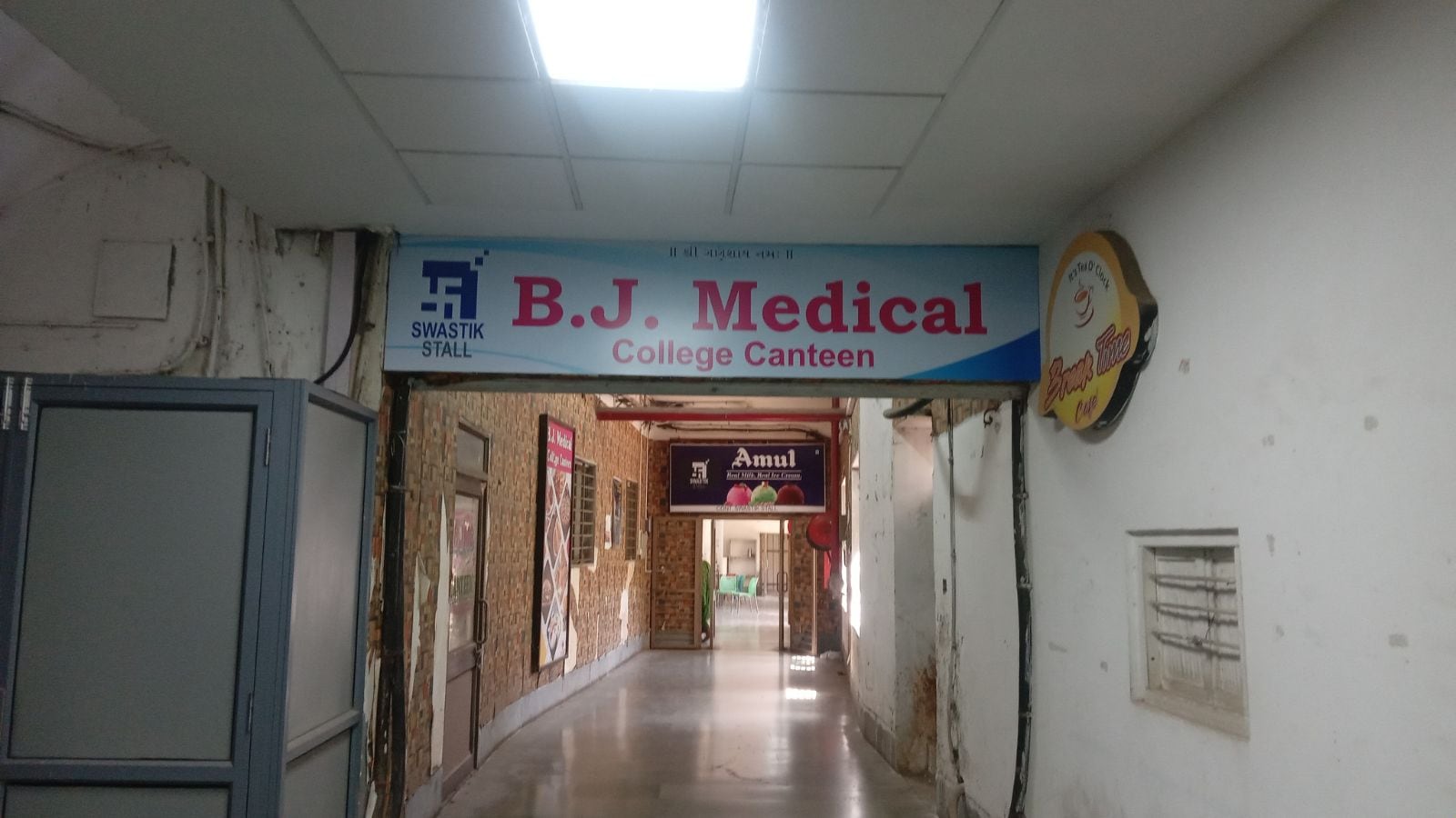 ‘Maintaining guideline of 2 subzis on plate is tough’: Gujarat’s iconic college canteens face LPG supply crunch