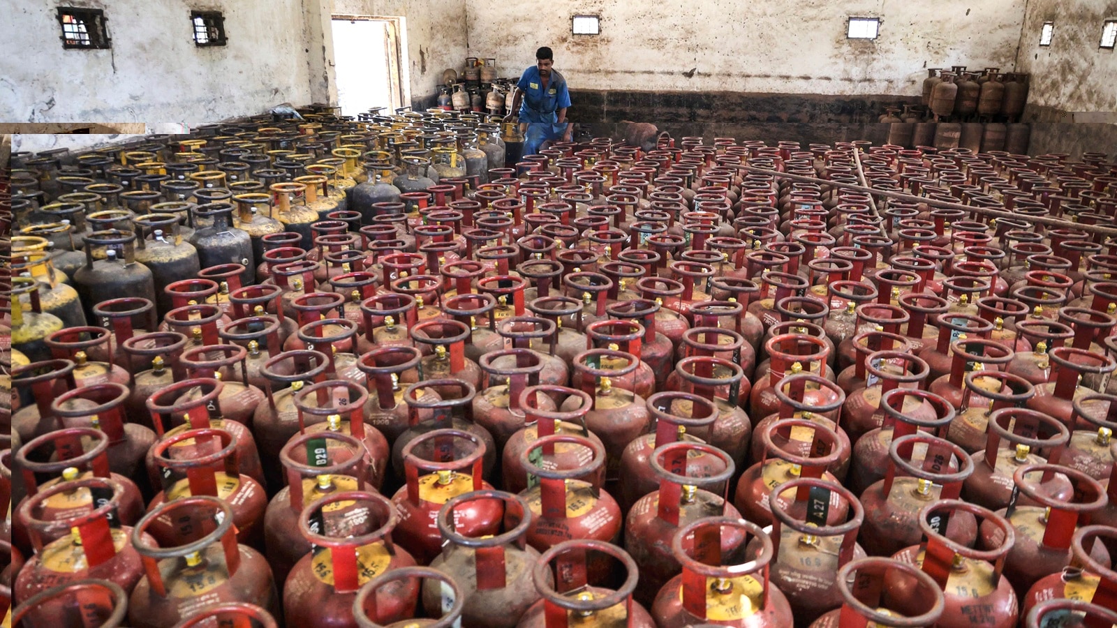 Pimpri Chinchwad top cop warns action against illegal filling of domestic LPG into commercial cylinders