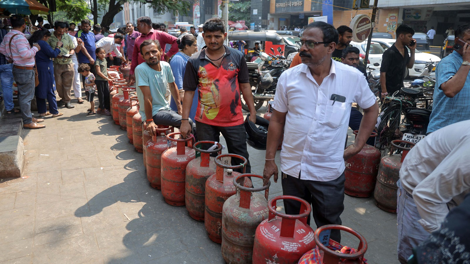 LPG crisis: Karnataka minister Muniyappa assures monthly one cylinder per family, requests hotels to cooperate