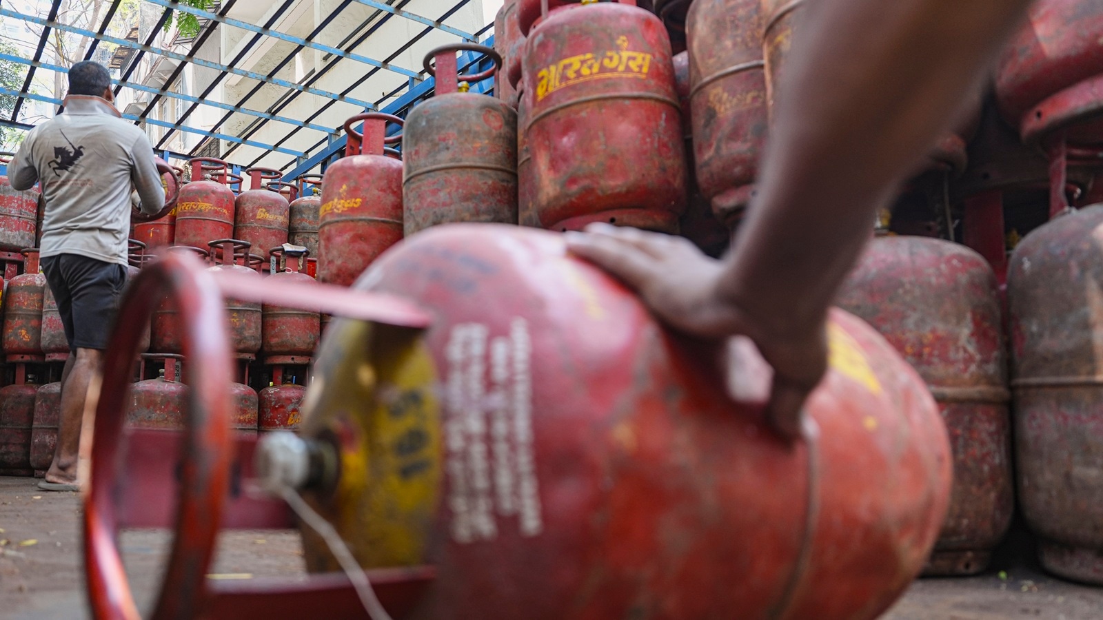 Eateries in ‘LPG soup’, strike off ‘chai’, snacks