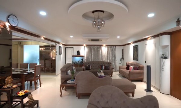 शक्ति मोहन, नीति मोहन मुंबई के घर में सूर्यास्त और सूर्योदय देखने के लिए एक छत और जगह है।