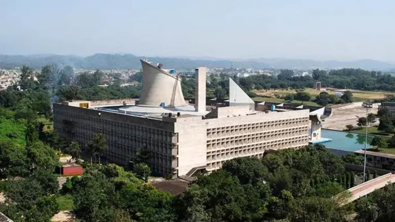 Vidhan Sabha tables a resolution against Centre for shortage of gas & oil