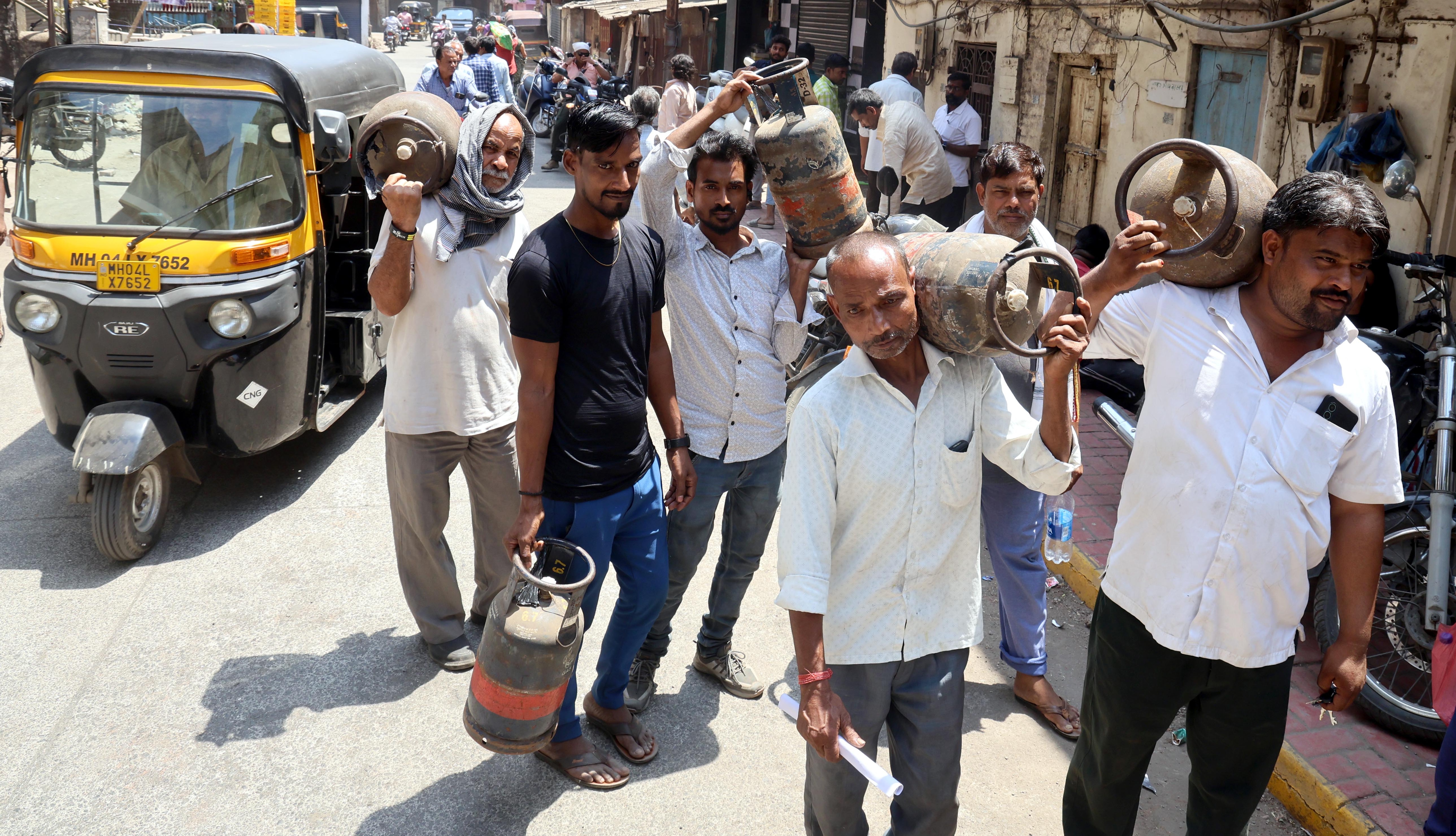 As LPG runs dry, a quiet reverse migration of workers takes hold in Mumbai