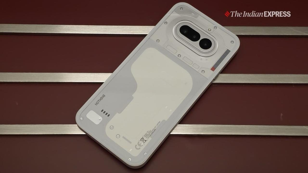 नथिंग फोन (4ए) में दोबारा डिजाइन किया गया ग्लिफ़ बार है।