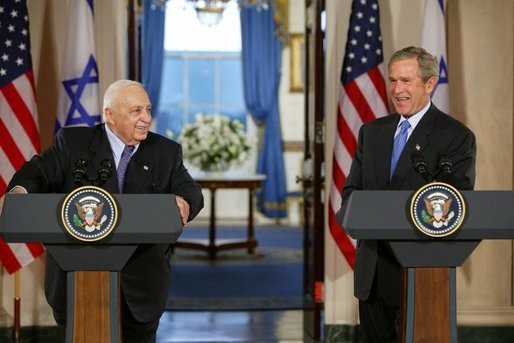 US President George W. Bush (right) and Israeli Prime Minister Ariel Sharon during a press conference in the Cross Hall of the White House on April 14, 2004.