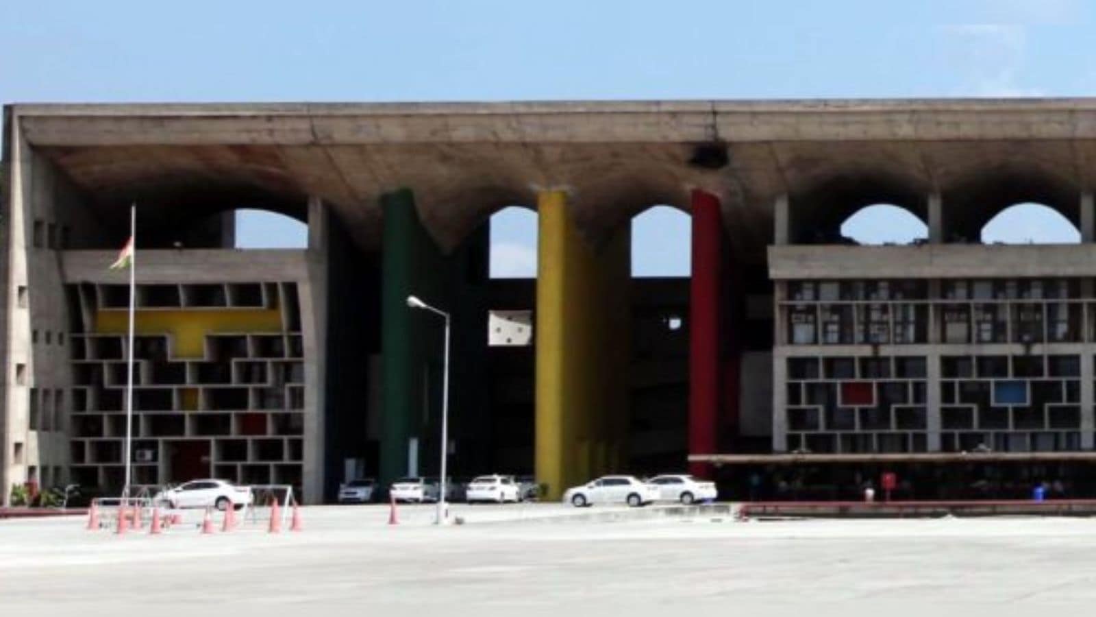 Hand over probe into Rs 3.2