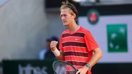 Carlos Alcaraz fell 3-6 7-5 6-4 to the 32nd seed Sebastian Korda in the second round of the Miami Masters. (Reuters Photo)
