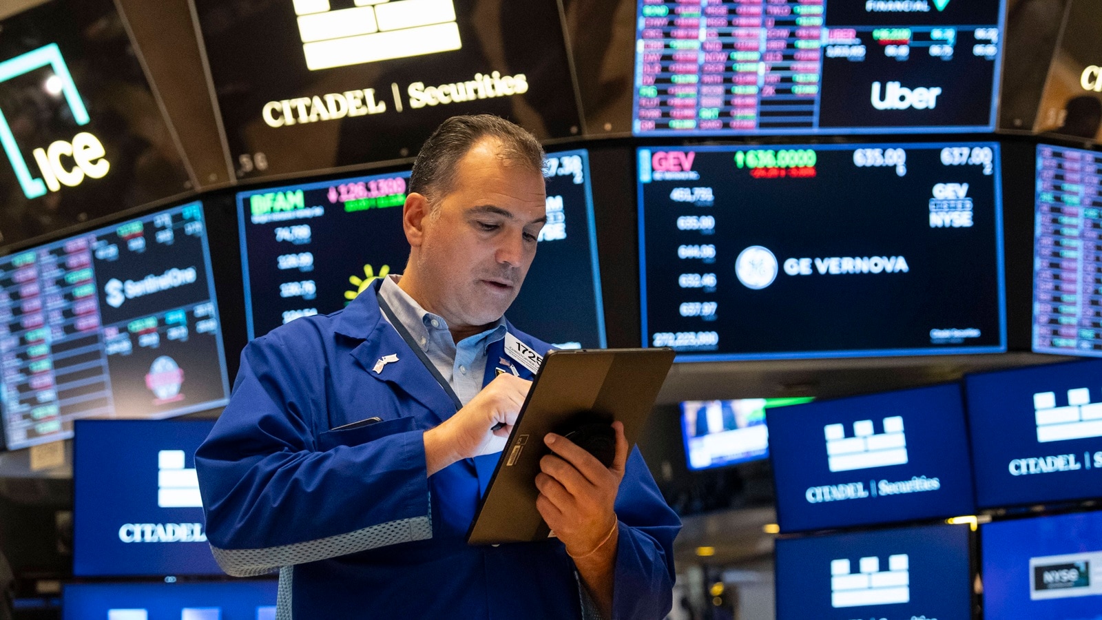 Wall Street falls to its worst drop since the Iran war as the Nasdaq sinks 10% below its record