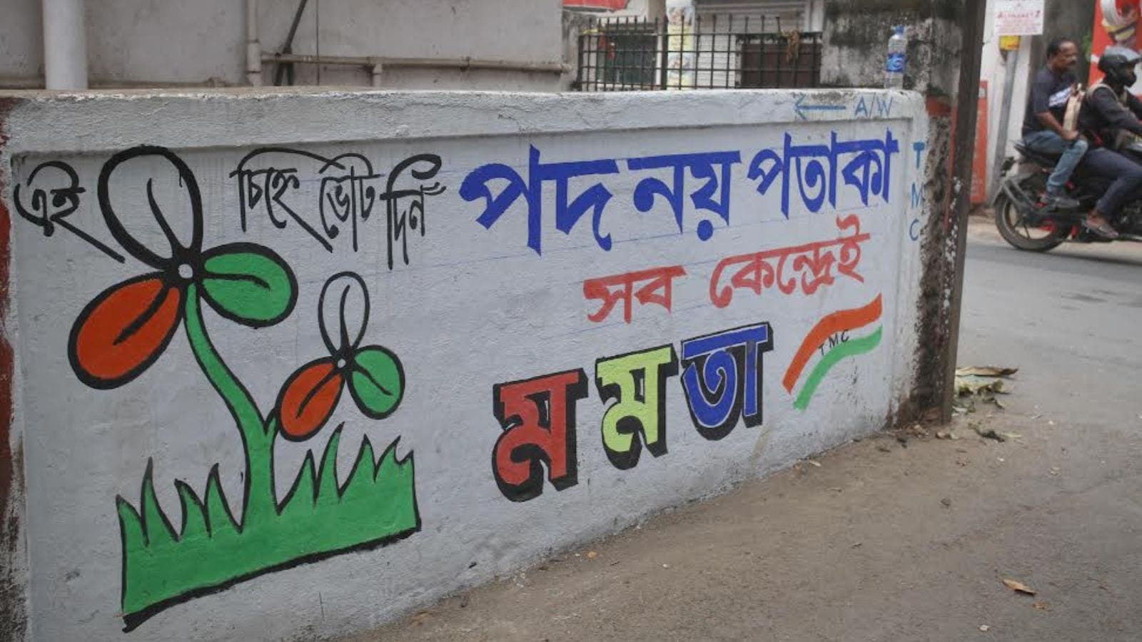 Bengal Election Trends Mix AI and Traditional Wall Art