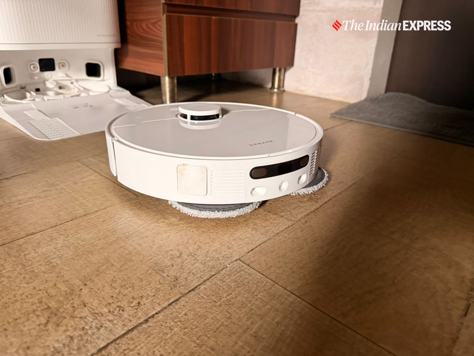The Dreame D20 Ultra has strong suction even in standard mode and can easily pick up dirt from the floor, continuing until a particularly dirty area is thoroughly cleaned.(Image: The Indian Express/ Nandagopal Rajan)