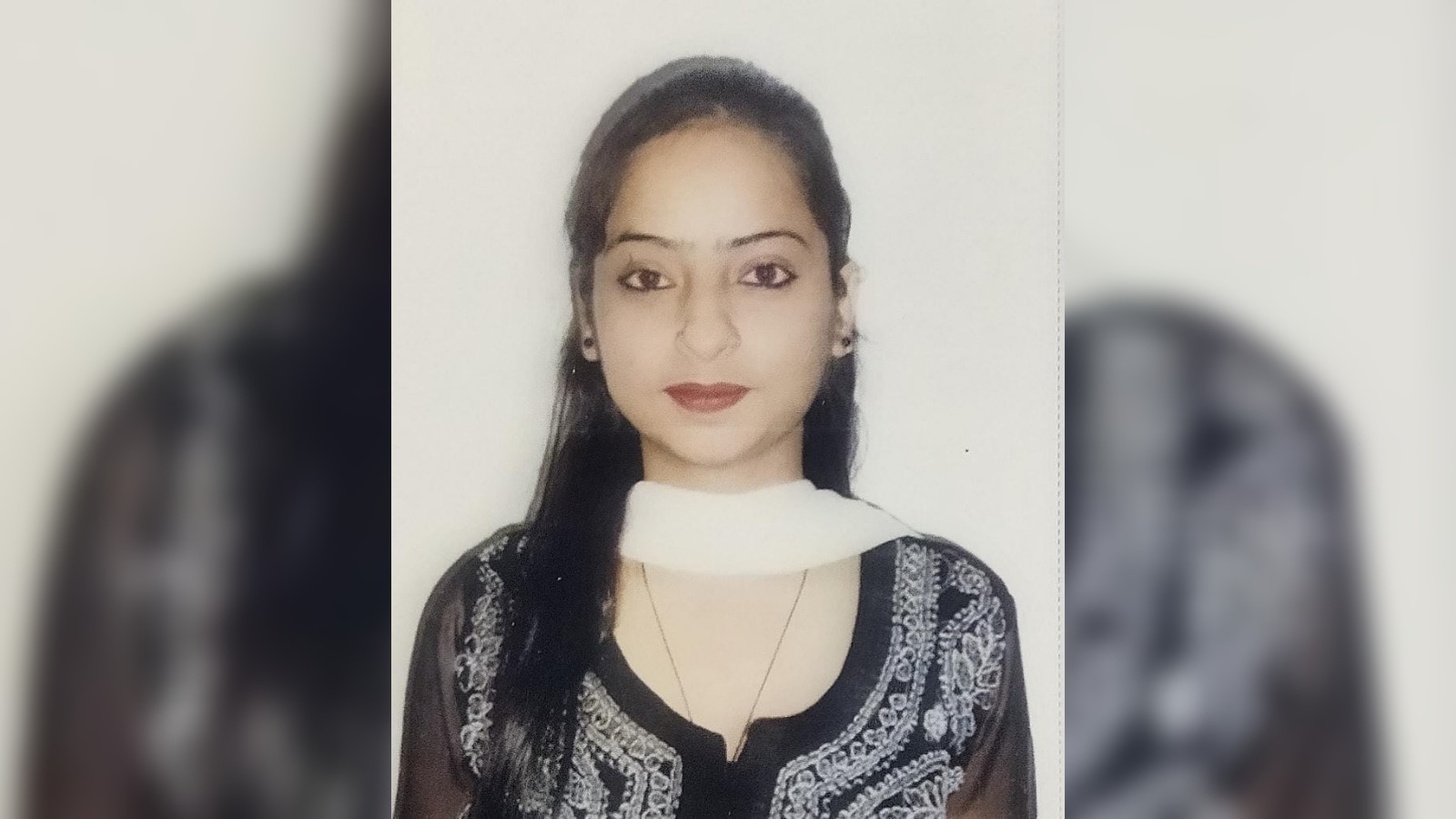 Woman chases down snatchers in e-rickshaw in South Delhi, recovers mobile phone