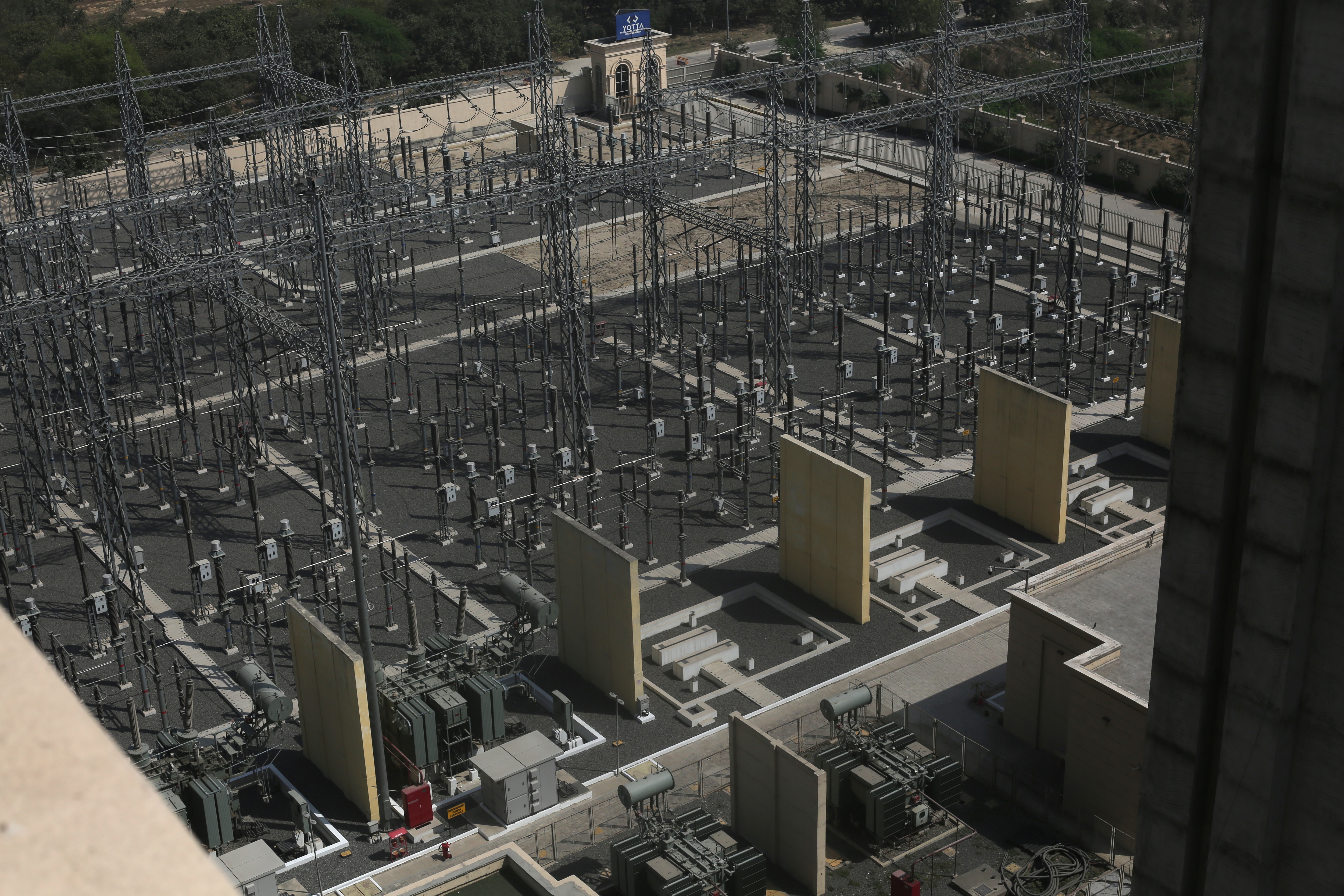 Inside an AI data centre