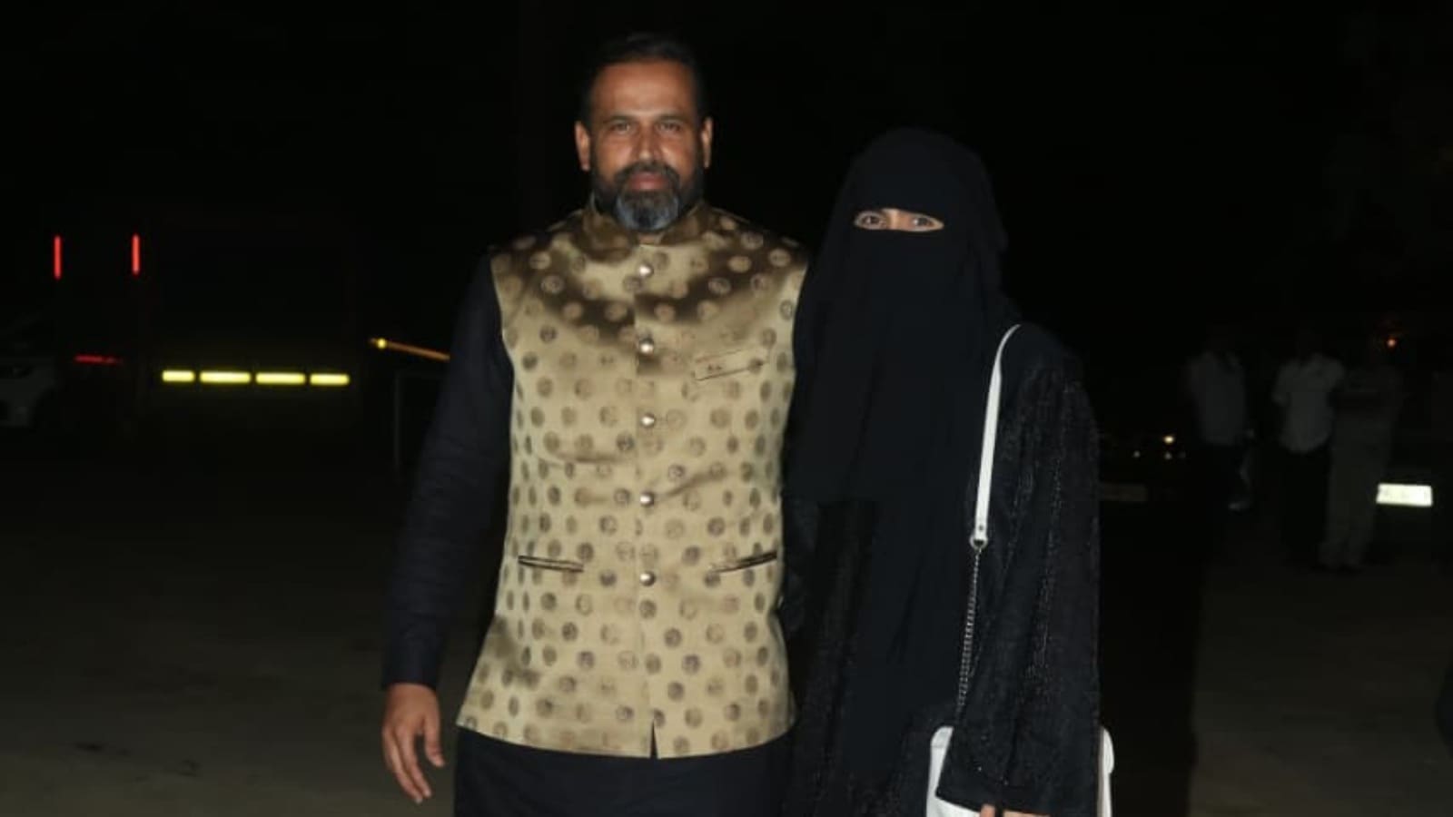 युसूफ पठान पत्नी के साथ शामिल हुए