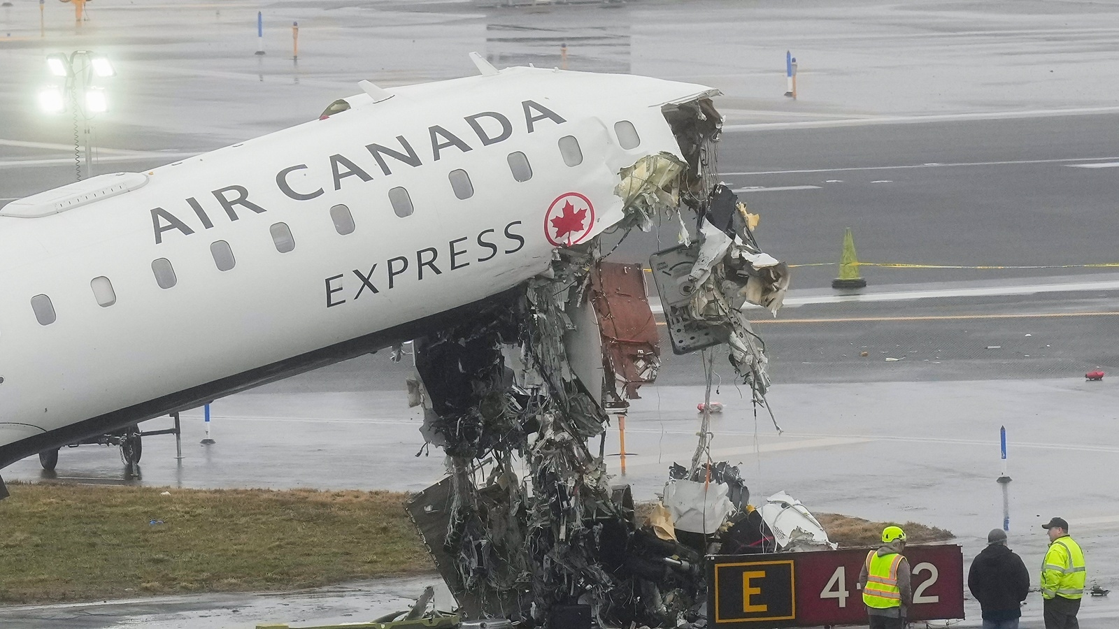Air Canada CEO to step down after row over English-only crash message