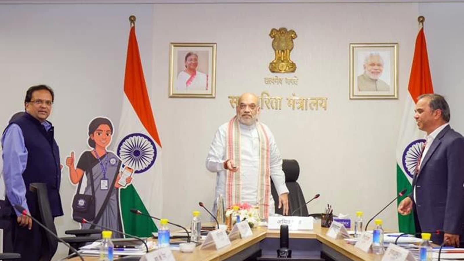 गृह मंत्री अमित शाह ने जारी किए 'प्रगति' और 'विकास' को मास्कॉट्स, राष्ट्रीय प्रगति की दिशा में बड़ा कदम।

"गृह मंत्री अमित शाह ने जारी किए 'प्रगति' और 'विकास' को मास्कॉट्स, राष्ट्रीय प्रगति की दिशा में बड़ा