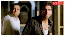 Paresh Rawal and Akshay Kumar in Bhagam Bhag.