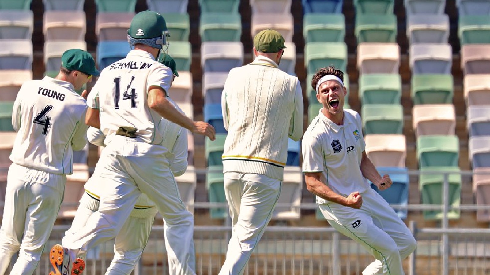 Brett Randell became the first bowler in 254 years to pick up five wickets in five balls in FC cricket. (X)