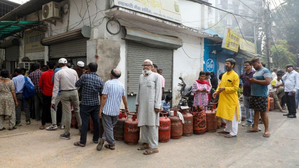 Lucknow’s restaurant industry battles LPG crisis 