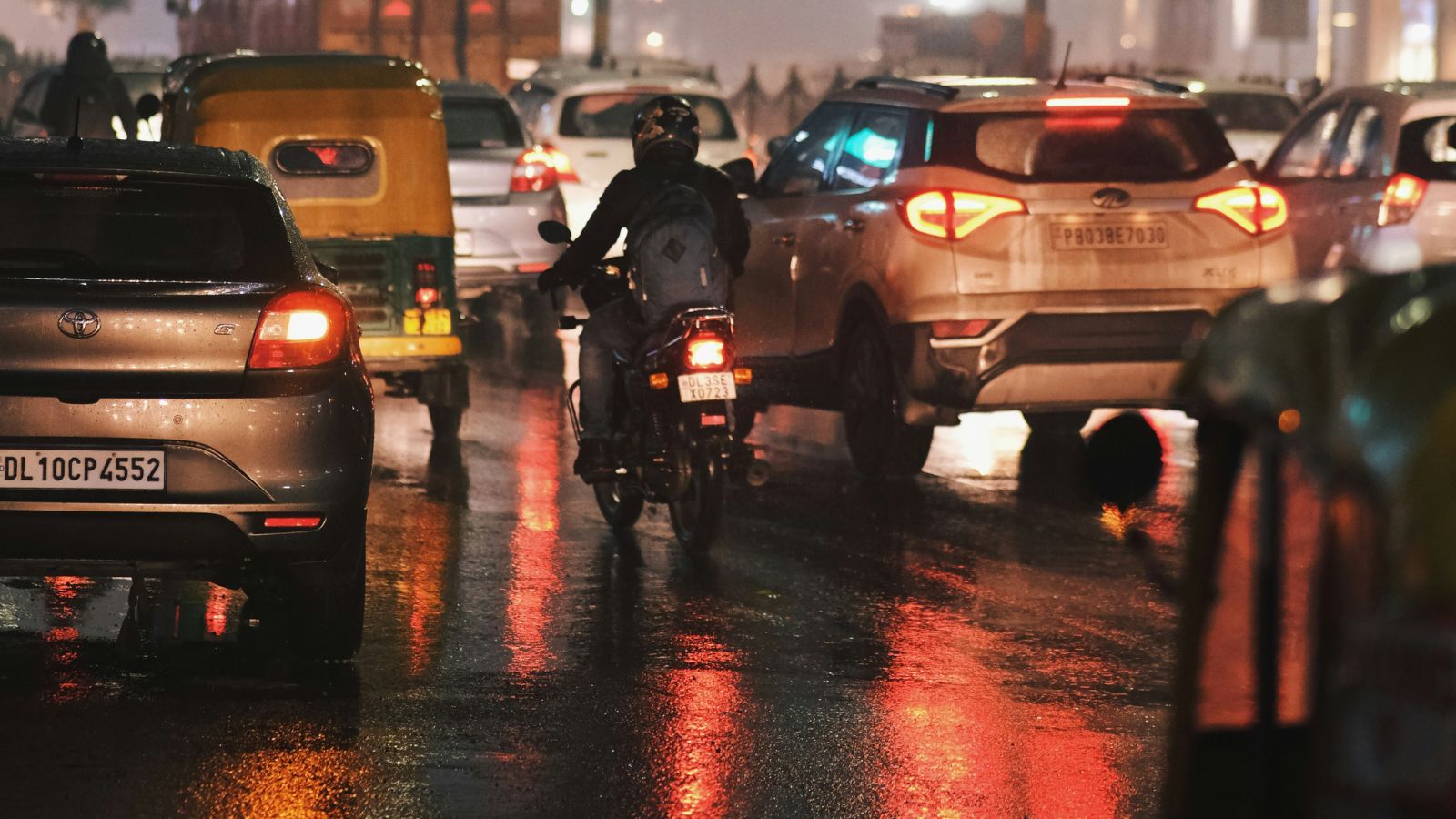 Delhi under orange alert for light rain, duststorm