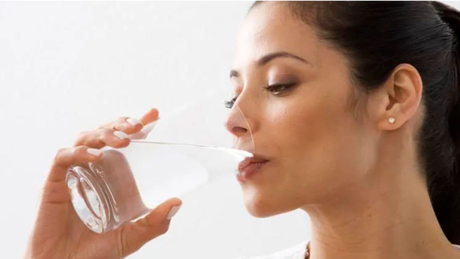 Struggling to lose weight despite diet and exercise? Drinking water may be a simple fix