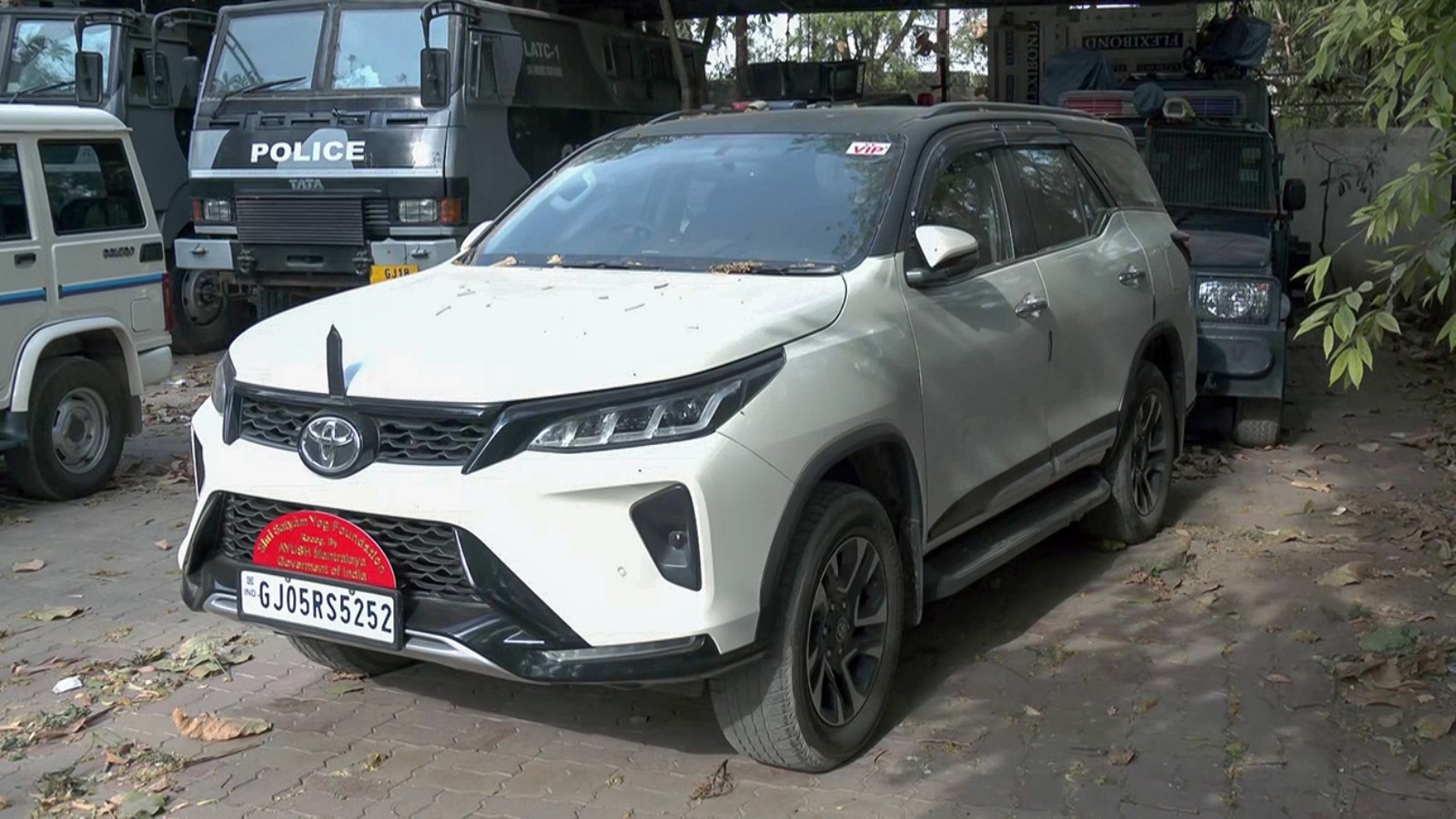 Gujarat ‘godman’, 6 ‘disciples’ arrested, fake currency with Rs 2.38 cr face value seized