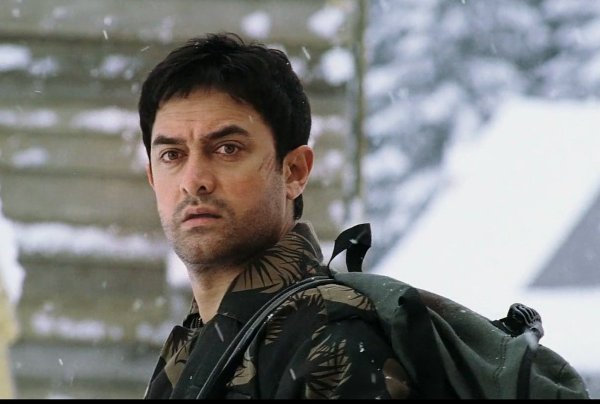 फना में आमिर खान ने एक आतंकवादी का किरदार निभाया था।