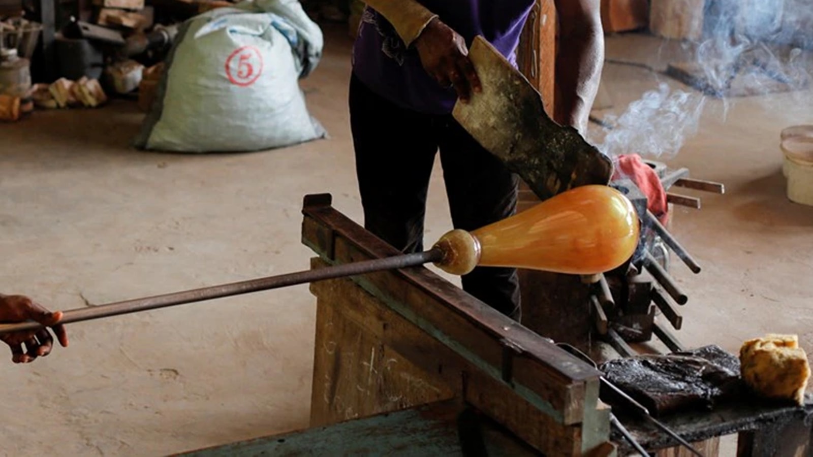 Glass industry in a spot as gas curbs loom