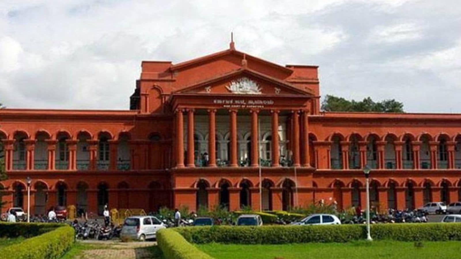 HC directs former Mysore Maharaja’s granddaughter to use RTI to get palace board’s financial details