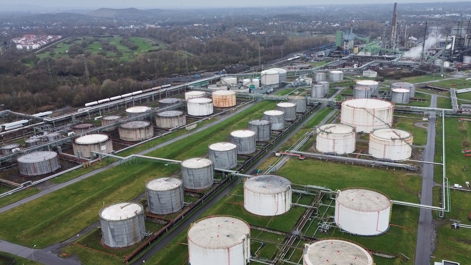 IEA agrees to release 400 million barrels of emergency oil in effort to calm surging prices