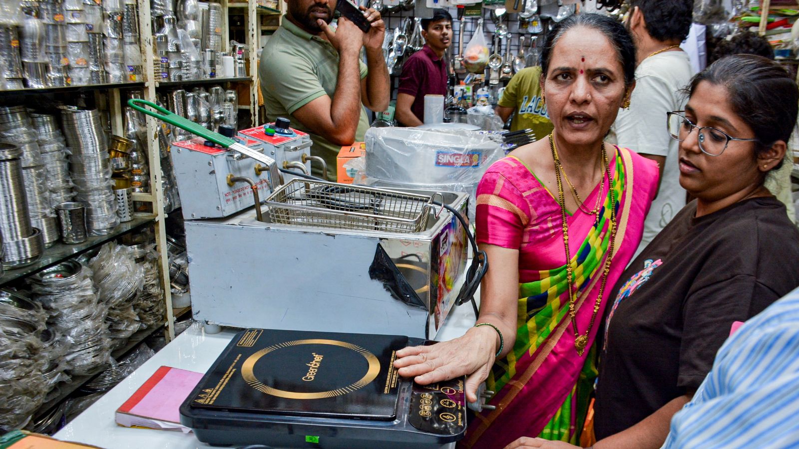 Induction cooktops fly off shelves amid LPG supply fears in Chandigarh